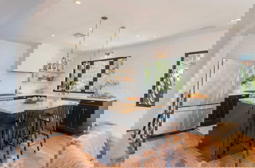 Foto 12 - Silver Screen by Avantstay Luxe Backyard Escape