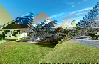Foto 1 - Beachside Villa With Garden