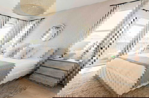 Foto 39 - Mediterranean Modern Steps to Beach Dining w Spa