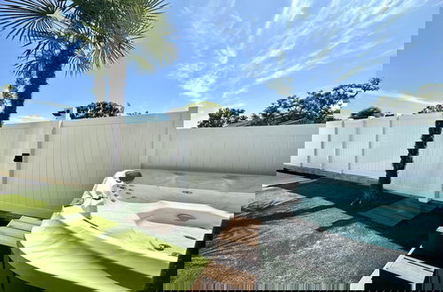 Foto 2 - Mediterranean Modern Steps to Beach Dining w Spa