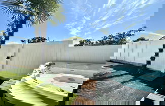Foto 2 - Mediterranean Modern Steps to Beach Dining w Spa
