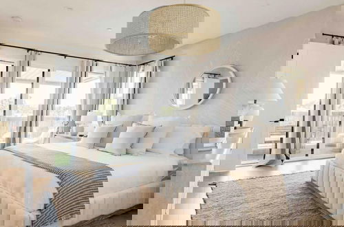 Foto 37 - Mediterranean Modern Steps to Beach Dining w Spa