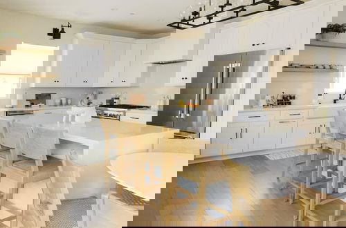 Foto 20 - Mediterranean Modern Steps to Beach Dining w Spa