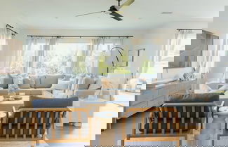 Foto 3 - Mediterranean Modern Steps to Beach Dining w Spa