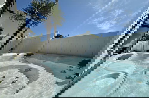 Foto 75 - Mediterranean Modern Steps to Beach Dining w Spa