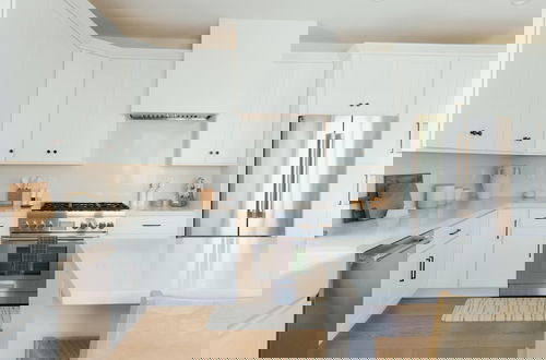 Foto 4 - Mediterranean Modern Steps to Beach Dining w Spa