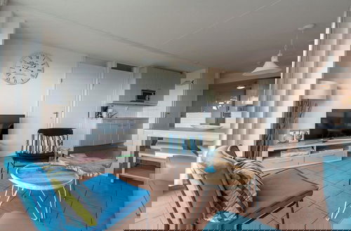 Foto 5 - Modern Home With Balcony