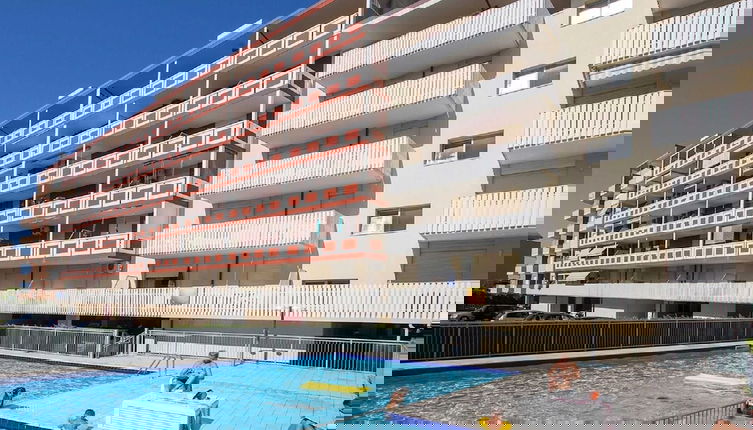 Foto 1 - Spacious Apartment Near the Beach