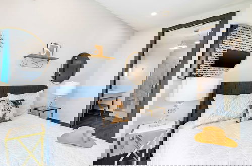 Foto 17 - Lindsley by Avantstay Balcony + Modern Design A+ Downtown Location