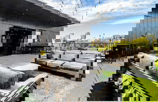 Photo 1 - Lindsley by Avantstay Balcony + Modern Design A+ Downtown Location