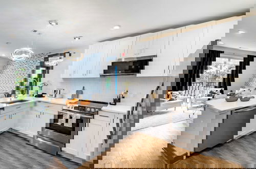 Foto 12 - Lindsley by Avantstay Balcony + Modern Design A+ Downtown Location