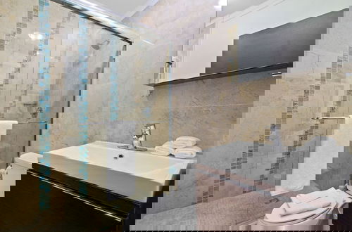 Photo 9 - 1br1ba Condo in Amazing Location w Pool and GYM