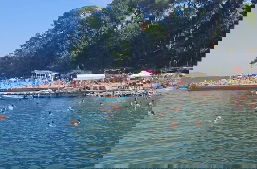 Foto 11 - Rapallo 2-bed Apt, Sleeps 5 With Hot Tub