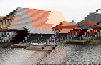 Foto 1 - Modern Water Villa With two Bathrooms, on a Holiday Park Near the Frisian Lakes