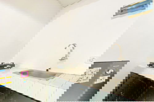 Foto 8 - Good And Warm 1Br At Boutique Kemayoran Apartment