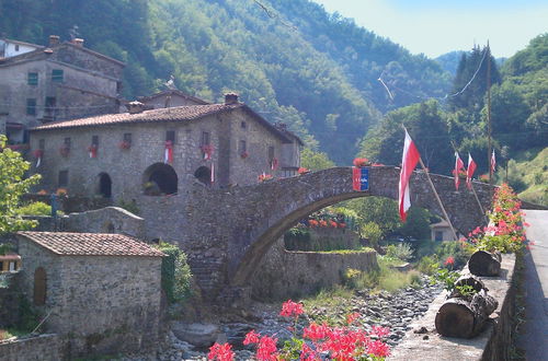 Foto 39 - Beautiful Cottage in Pescia with Hot Tub