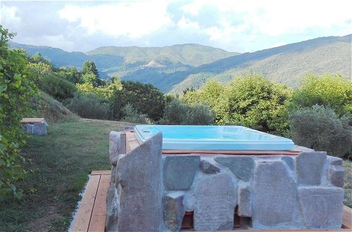 Foto 17 - Vintage Cottage in Pescia with Hot Tub