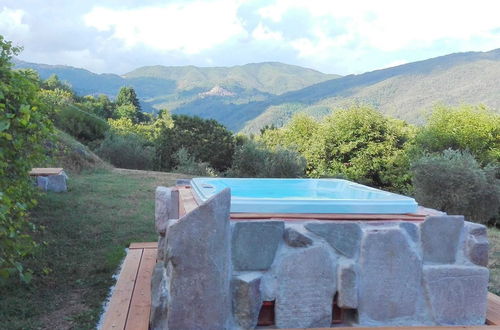 Foto 13 - Beautiful Cottage in Pescia with Hot Tub