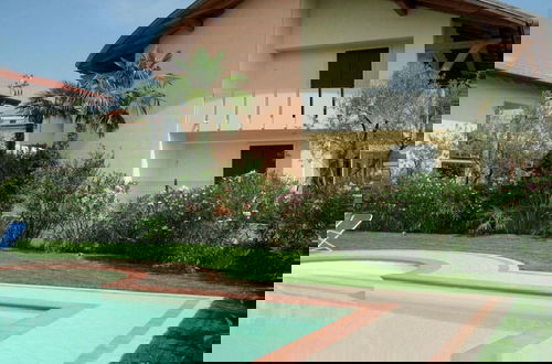 Foto 15 - Elegant Holiday Home in Lazise with Swimming Pool near Lake