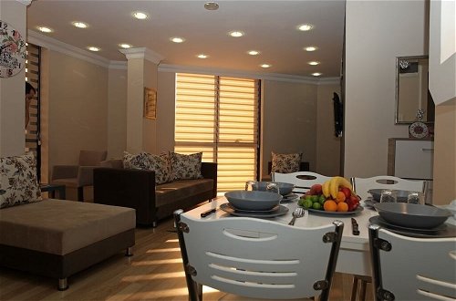 Photo 4 - Noi Suites