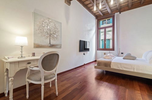 Photo 3 - Piazza delle Erbe Stylish Flat