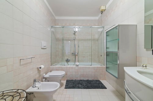 Photo 12 - Piazza delle Erbe Stylish Flat