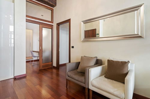 Photo 10 - Piazza delle Erbe Stylish Flat