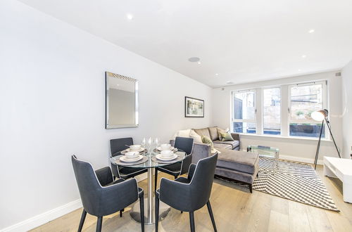 Photo 24 - Lux St James Apartment Central London with WIFI - by City Stay London