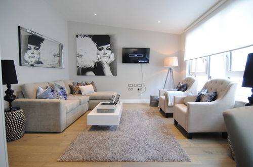 Photo 37 - Lux St James Apartment Central London with WIFI - by City Stay London