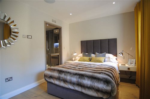 Photo 11 - Lux St James Apartment Central London with WIFI - by City Stay London