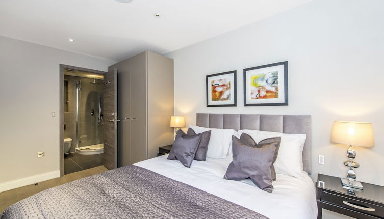 Photo 1 - Lux St James Apartment Central London with WIFI - by City Stay London