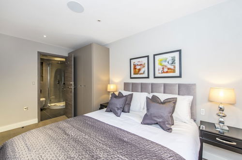 Photo 1 - Lux St James Apartment Central London with WIFI - by City Stay London