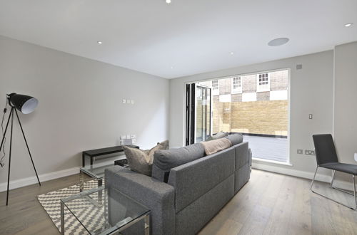 Photo 40 - Lux St James Apartment Central London with WIFI - by City Stay London