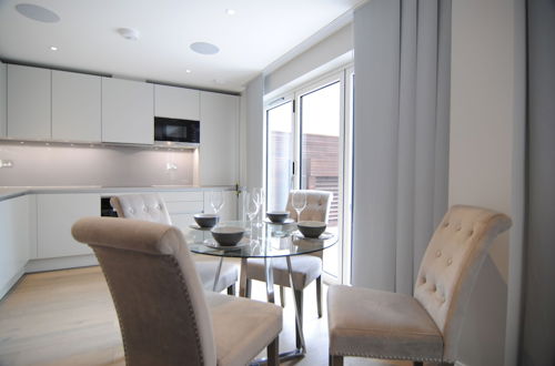 Photo 23 - Lux St James Apartment Central London with WIFI - by City Stay London