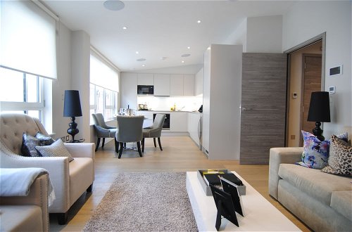 Photo 42 - Lux St James Apartment Central London with WIFI - by City Stay London