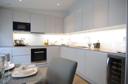 Photo 28 - Lux St James Apartment Central London with WIFI - by City Stay London