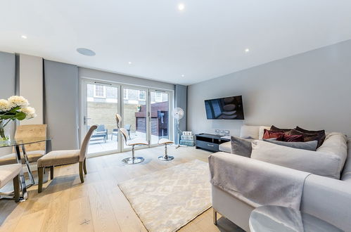 Photo 14 - Lux St James Apartment Central London with WIFI - by City Stay London