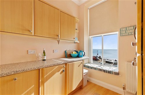 Photo 5 - 7 South Beach Court - Sea Front Apartment With Spectacular Sea Views