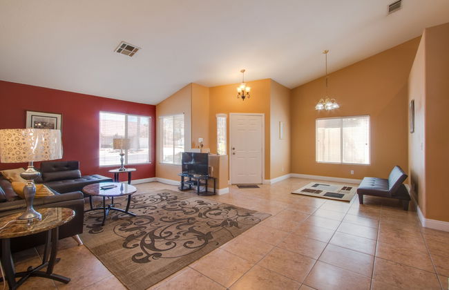 Beautiful Spacious House very Nice area - Foto 1