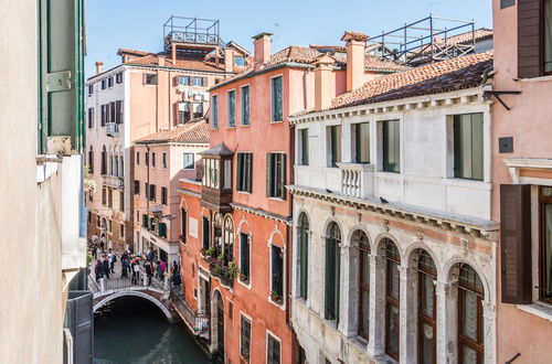 Photo 35 - Rialto Bridge Venetian Style