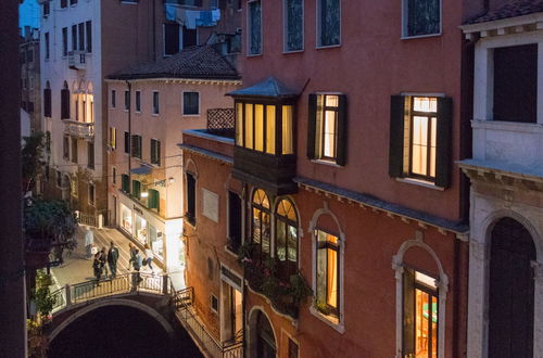 Photo 31 - Rialto Bridge Venetian Style