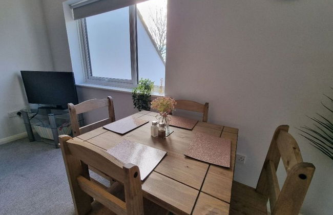 360 Serviced Accommodations - Canal Side Retreat - 2 Bedroom Apartment - Foto 14