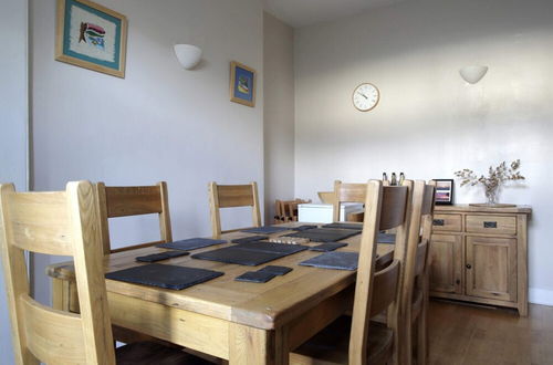 Foto 13 - Central and Spacious 2 Bedroom Flat With Garden