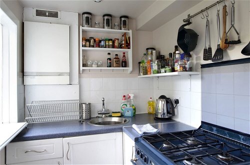 Photo 10 - Central and Spacious 2 Bedroom Flat With Garden