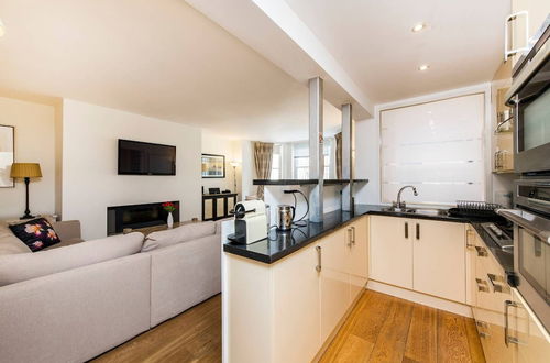 Photo 11 - Fantastic 3 Bed Apartment In Earls Court