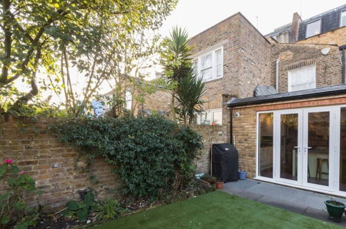 Photo 13 - Fulham 4-bed House & Garden Near Tube