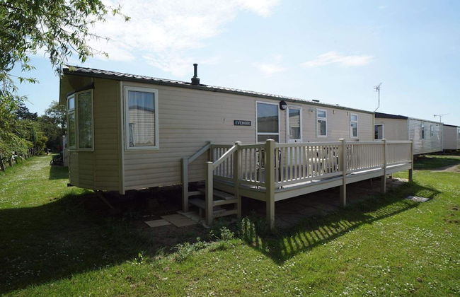 2 Bedroom Caravan at Heacham Beach With Decking - Photo 1