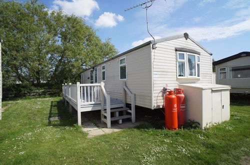 Photo 27 - 2 Bedroom Caravan at Heacham Beach With Decking