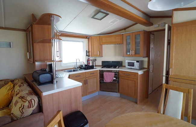 2 Bedroom Caravan at Heacham Beach With Decking - Photo 7