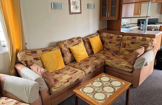 2 Bedroom Caravan at Heacham Beach With Decking - Photo 9